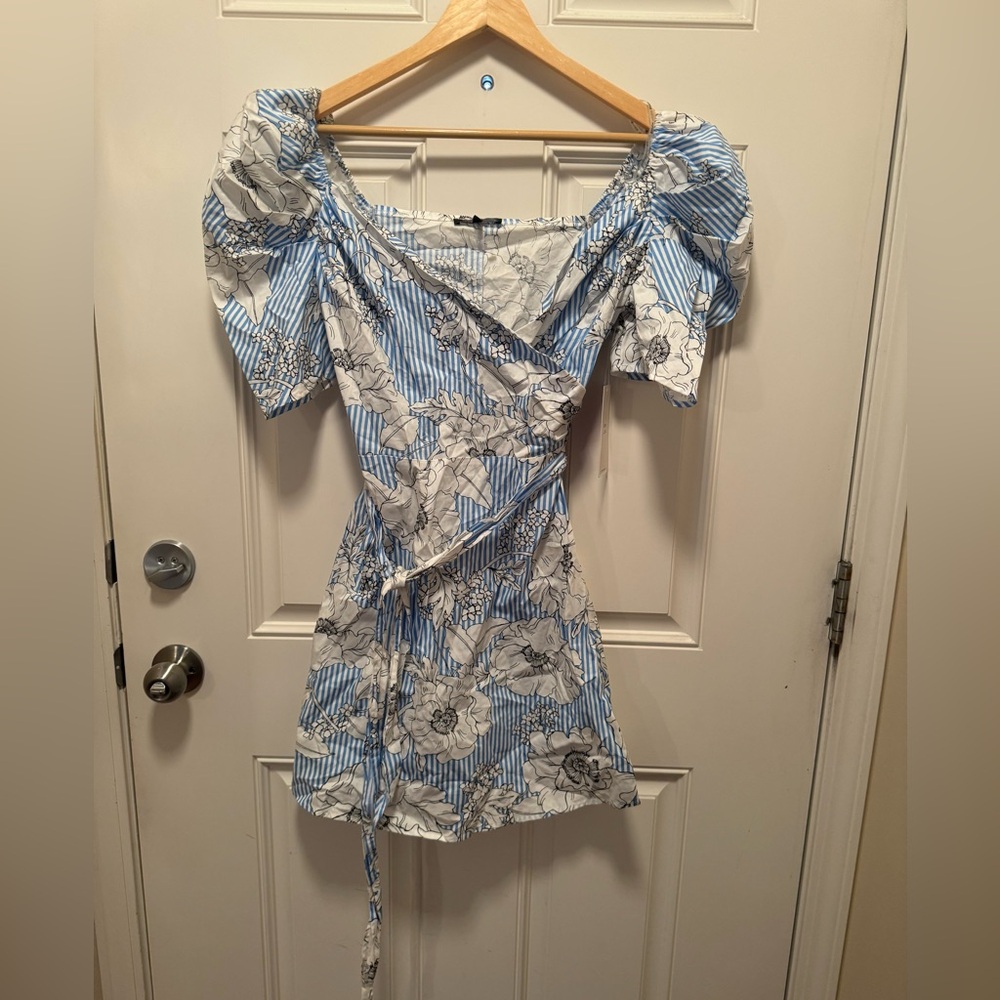 Blashe blue white stripe floral print dress puff sleeve size Medium